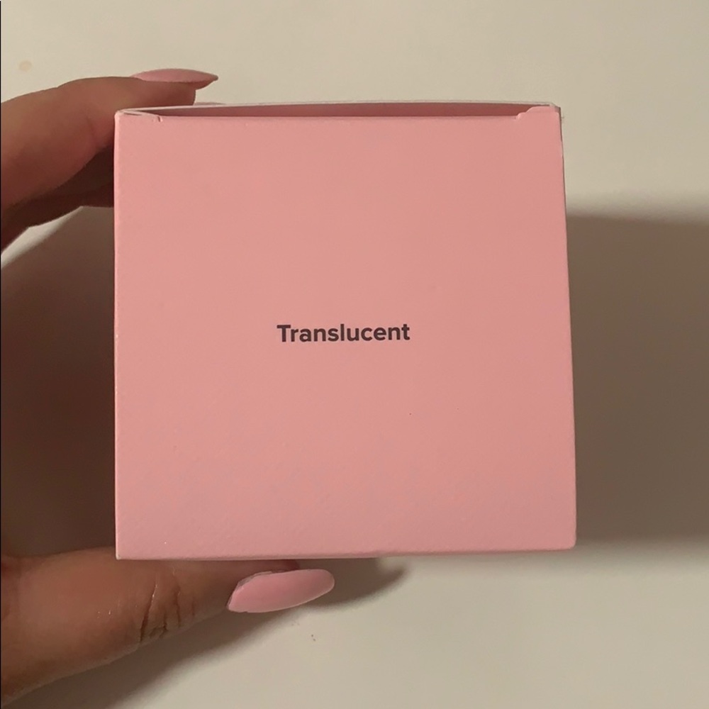 Too faced translucent powder - Picture 2 of 3